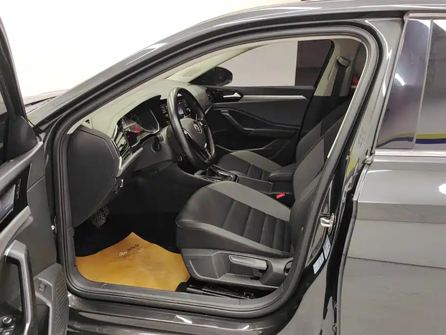 VOLKSWAGEN SAGITAR 2020