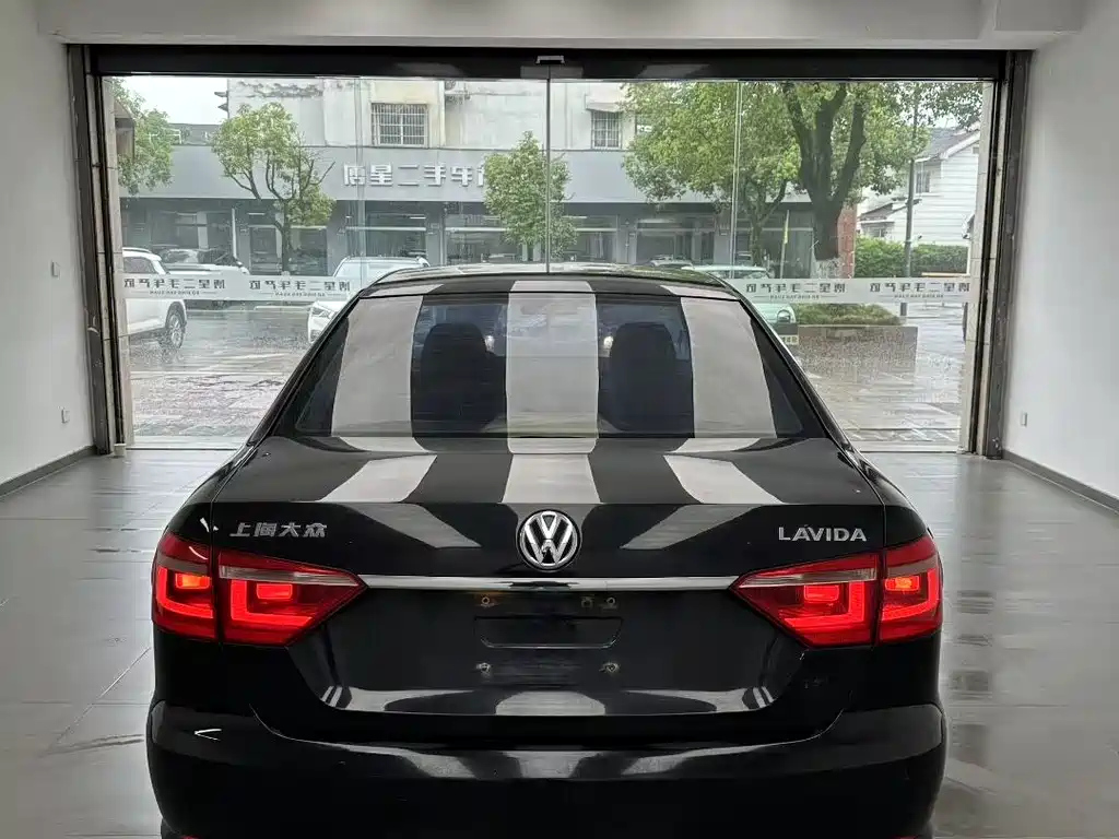 VOLKSWAGEN LAVIDA 2013