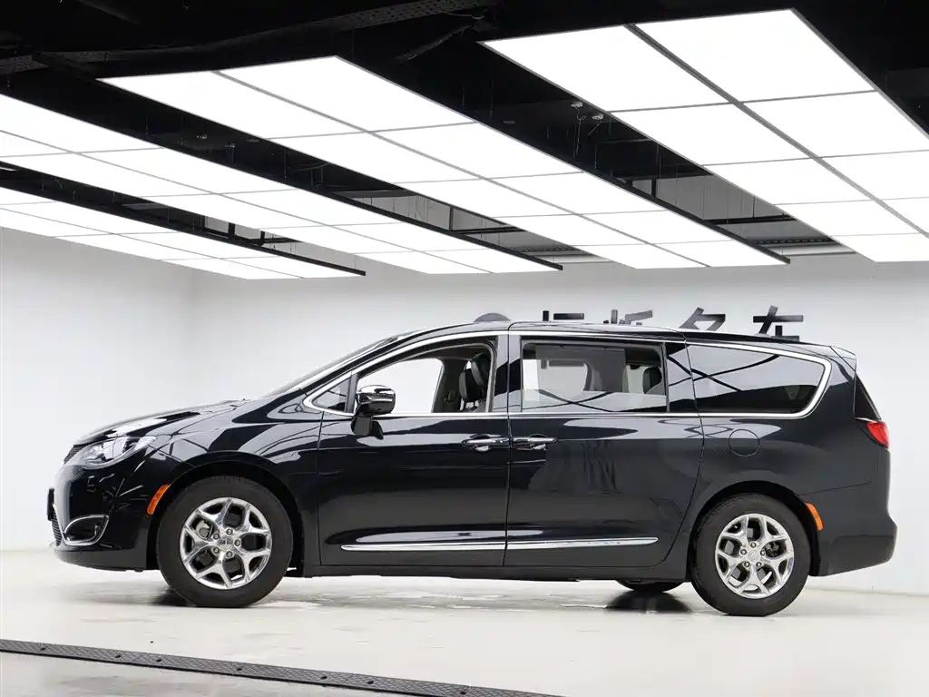 CHRYSLER OTHER 2017