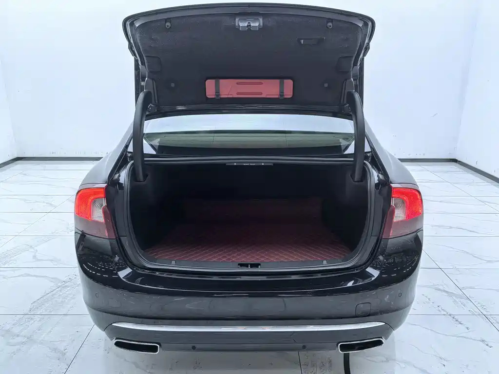 VOLVO S60 2015