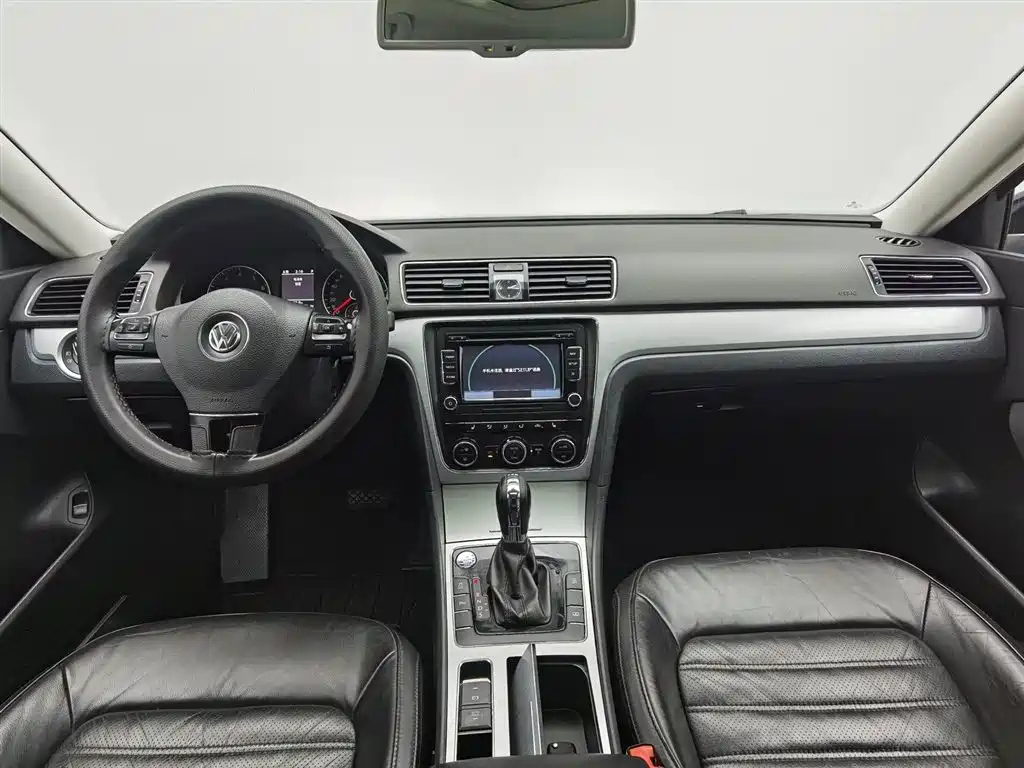 VOLKSWAGEN PASSAT 2016