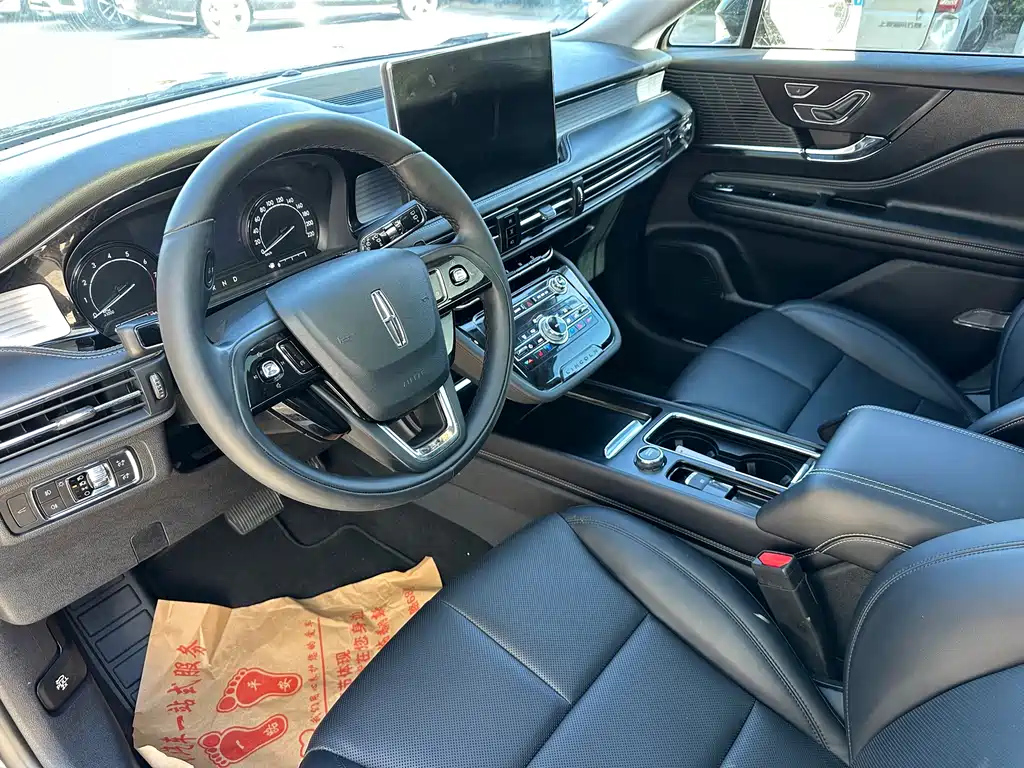 LINCOLN ADVENTURER 2021