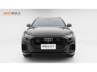 AUDI Q8  2021