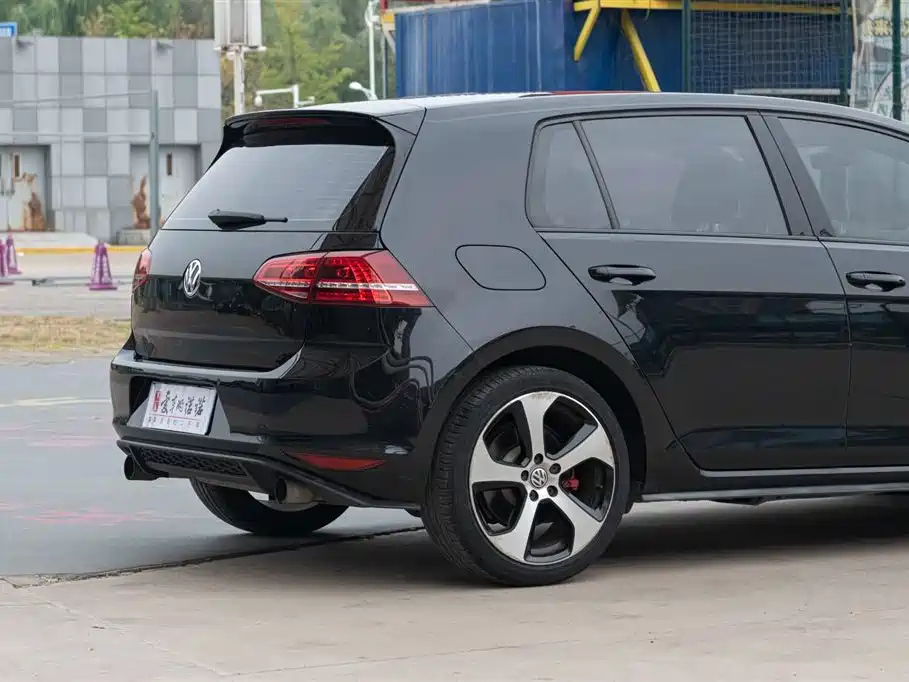 VOLKSWAGEN GOLF GTI 2016