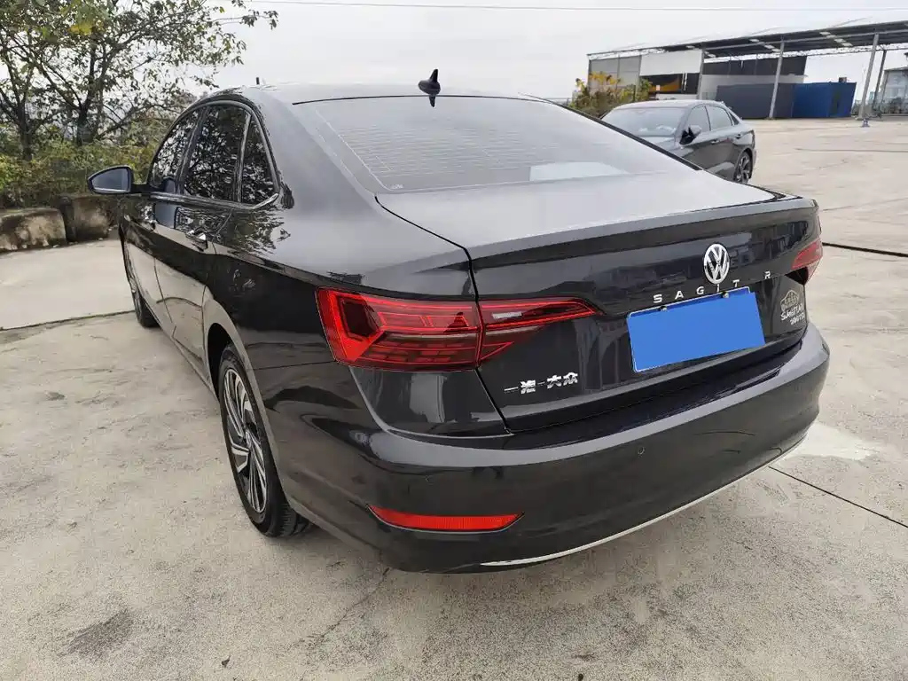 VOLKSWAGEN SAGITAR 2022