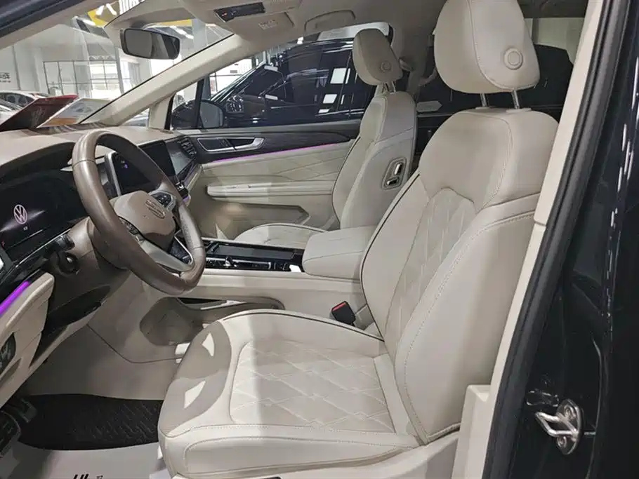 VOLKSWAGEN VILORAN 2023