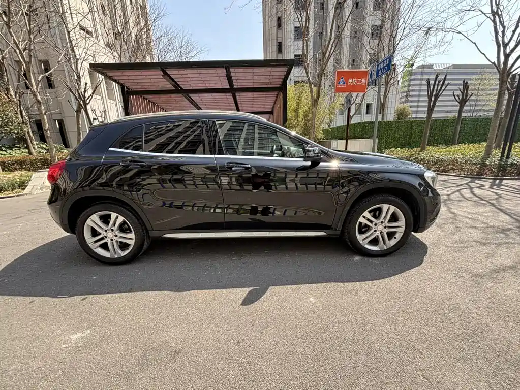 MERCEDES BENZ GLA 2016