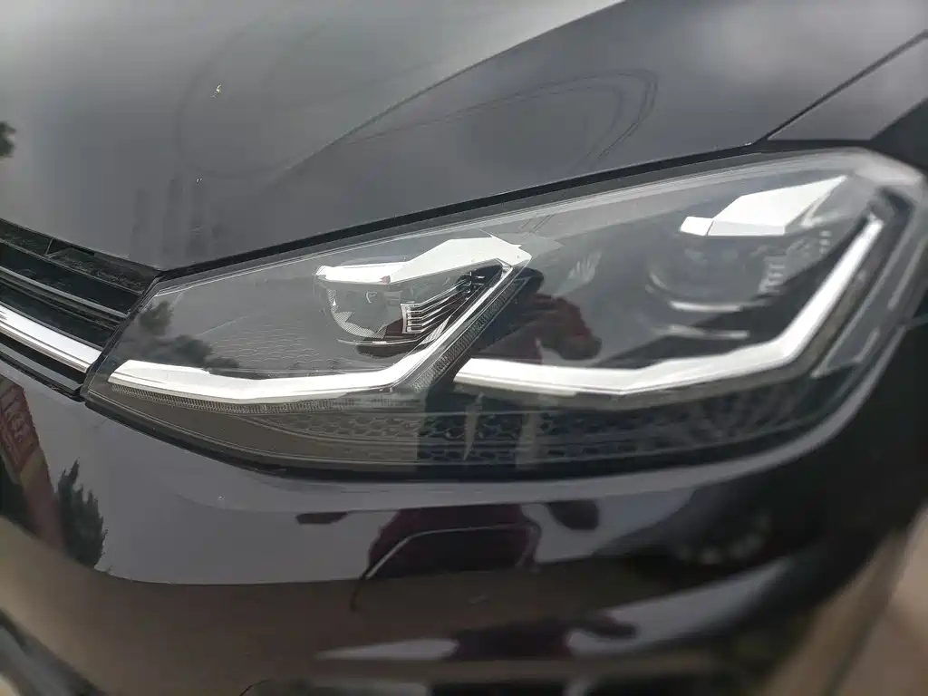 VOLKSWAGEN GOLF 2020