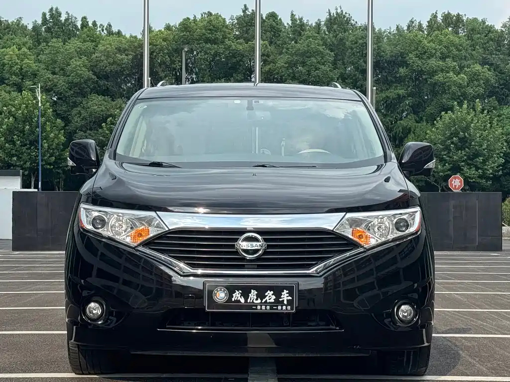 NISSAN QUEST 2017