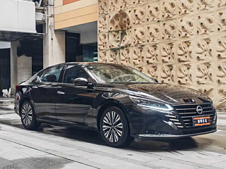 NISSAN TEANA 2023