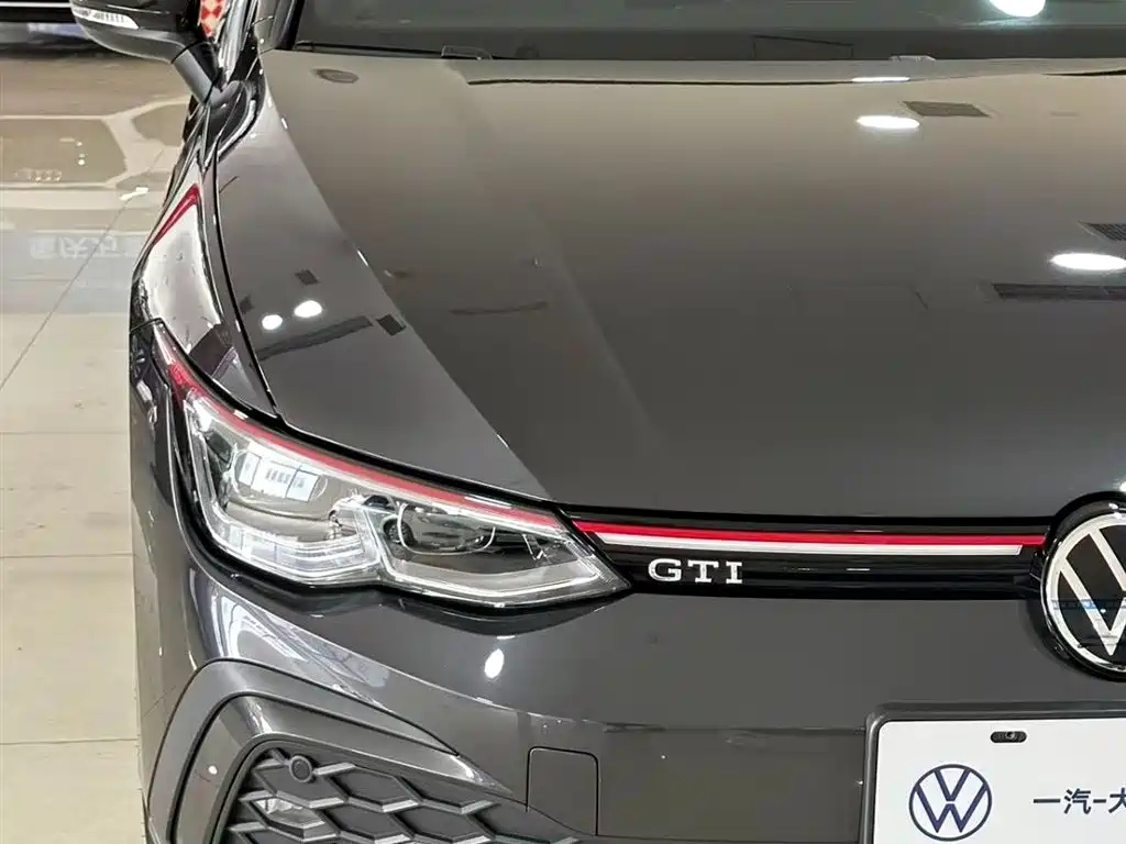 VOLKSWAGEN GOLF GTI 2024
