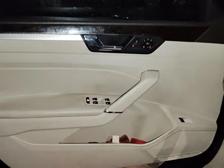 VOLKSWAGEN PASSAT 2017