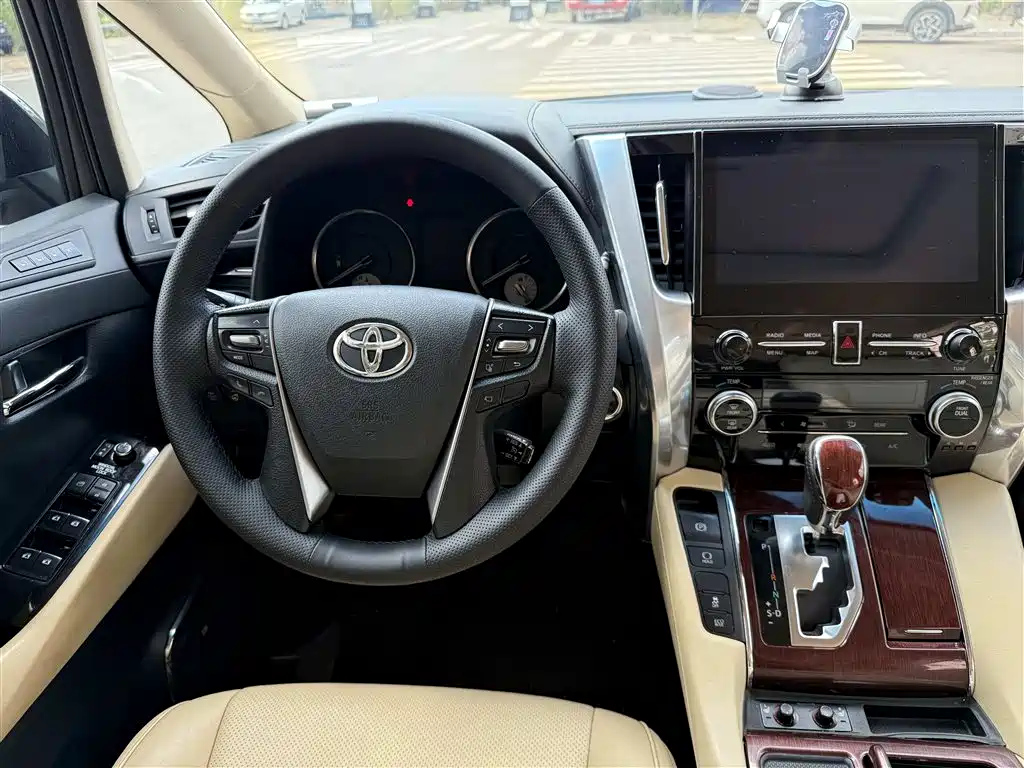 TOYOTA ALPHARD 2018