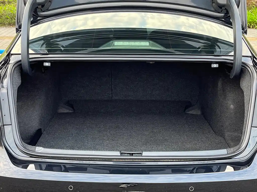 VOLKSWAGEN PASSAT 2012