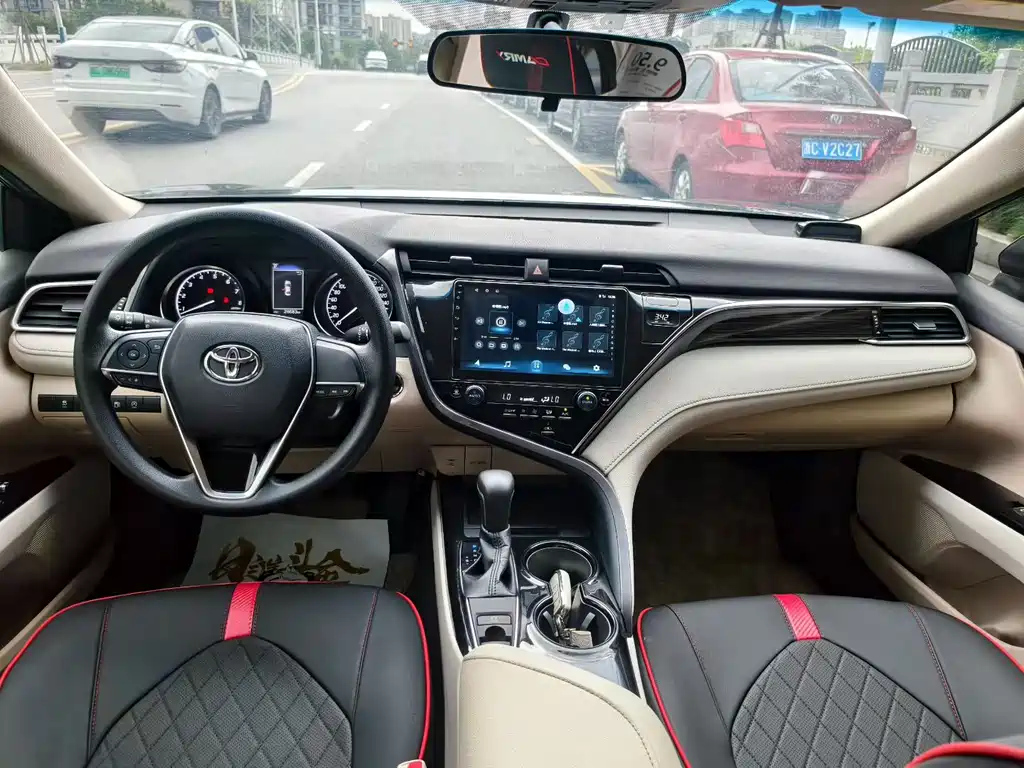 TOYOTA CAMRY 2018