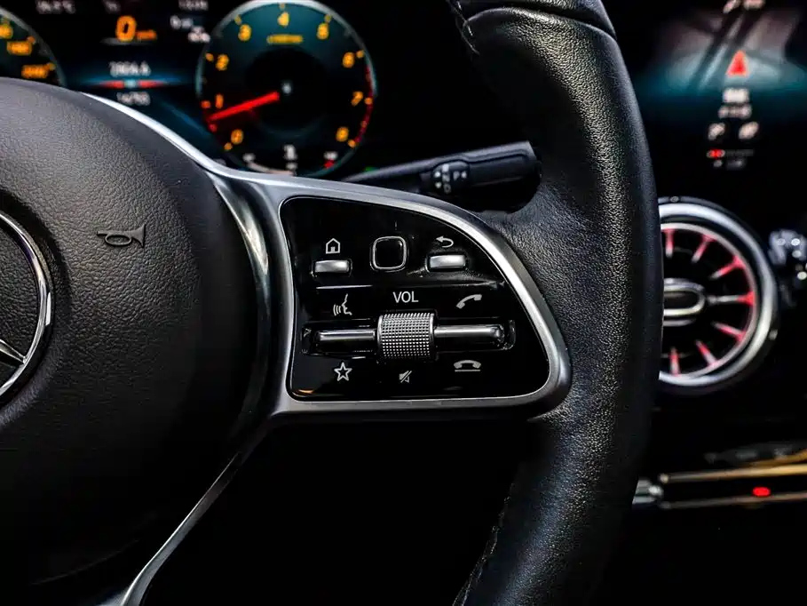 MERCEDES BENZ GLB 2023