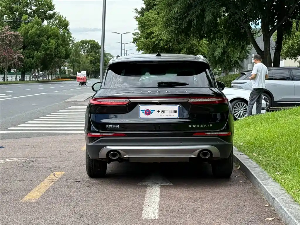 LINCOLN ADVENTURER 2020
