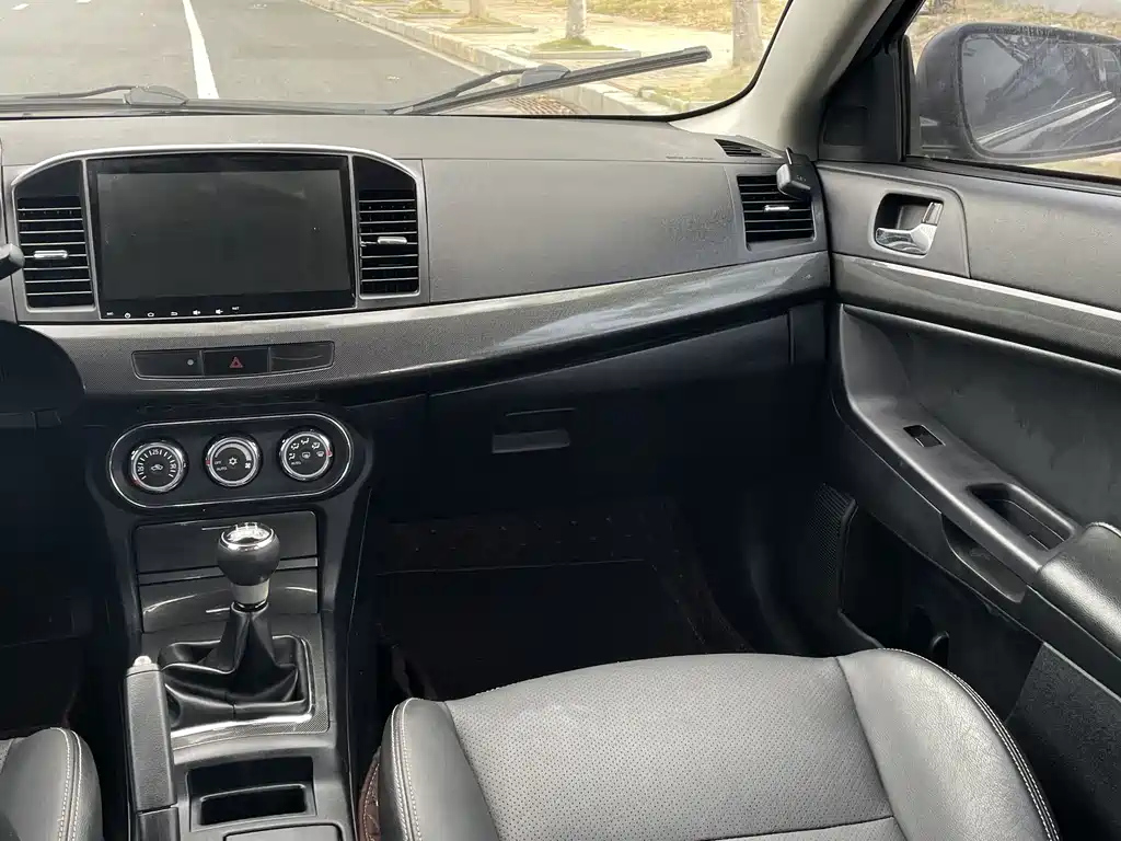 MITSUBISHI LANCER EX 2013