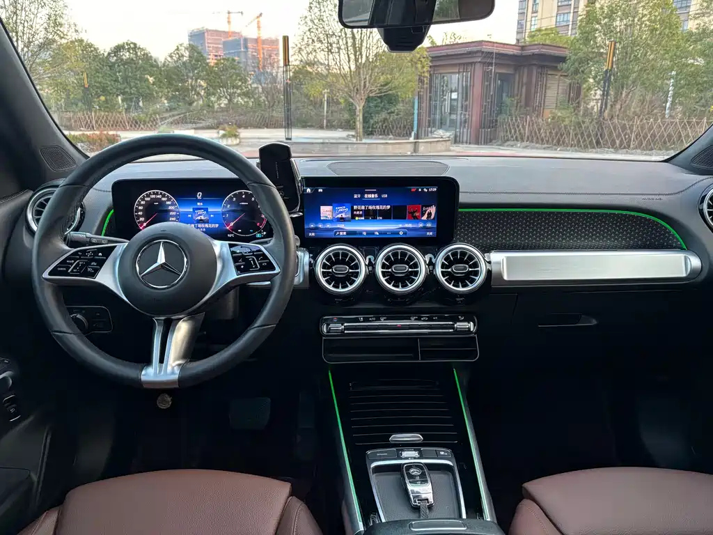 MERCEDES BENZ GLB 2024