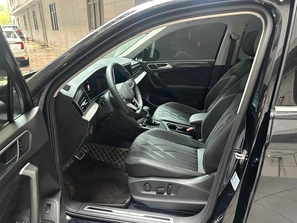 VOLKSWAGEN TIGUAN L 2024