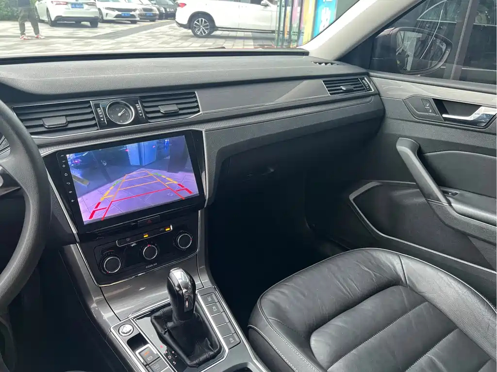 VOLKSWAGEN PASSAT 2017