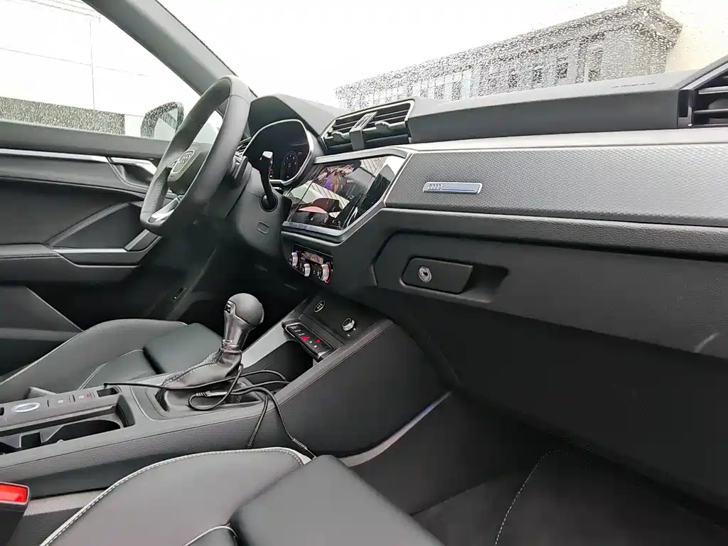 AUDI Q3 2024