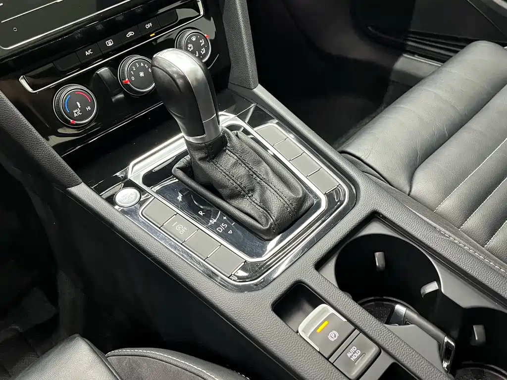 VOLKSWAGEN MAGOTAN 2020