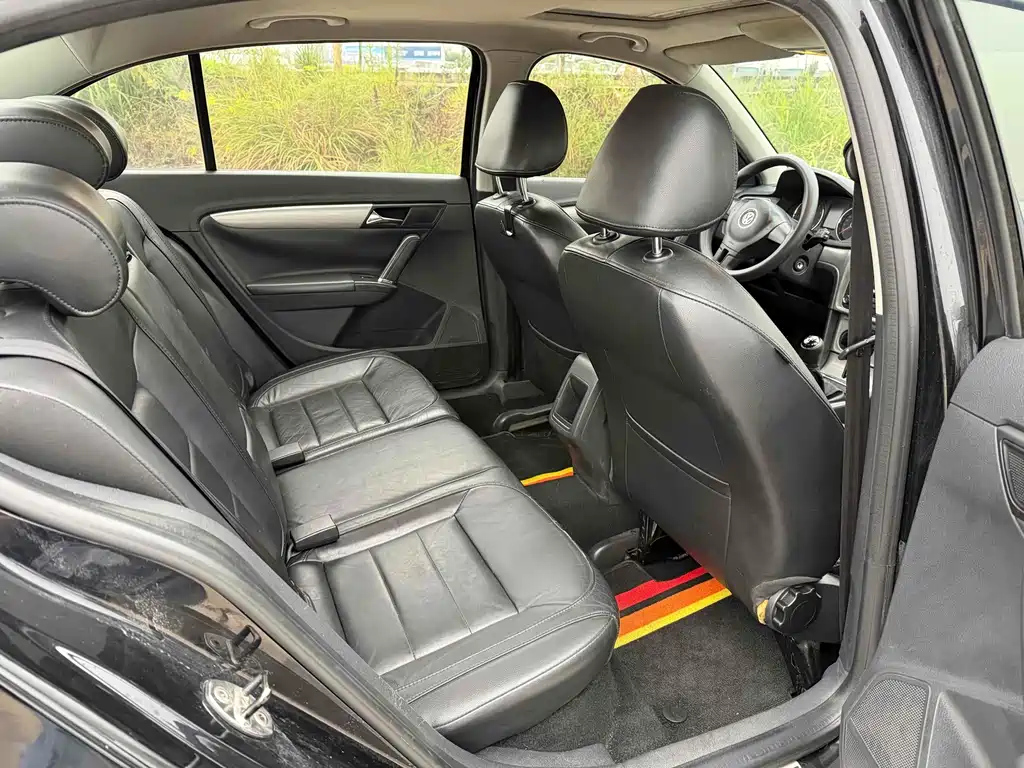 VOLKSWAGEN LAVIDA 2013