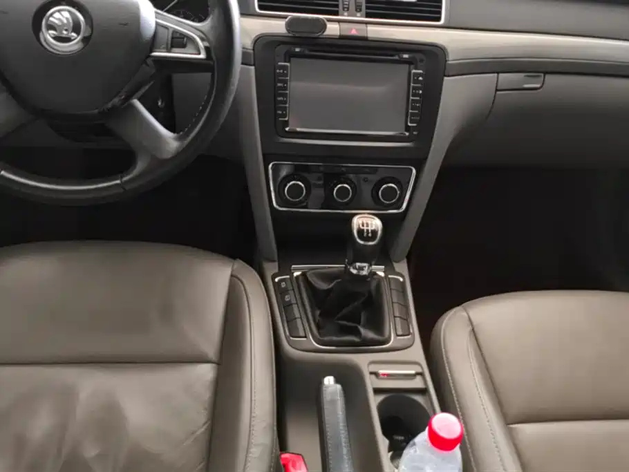 SKODA SUPERB 2013