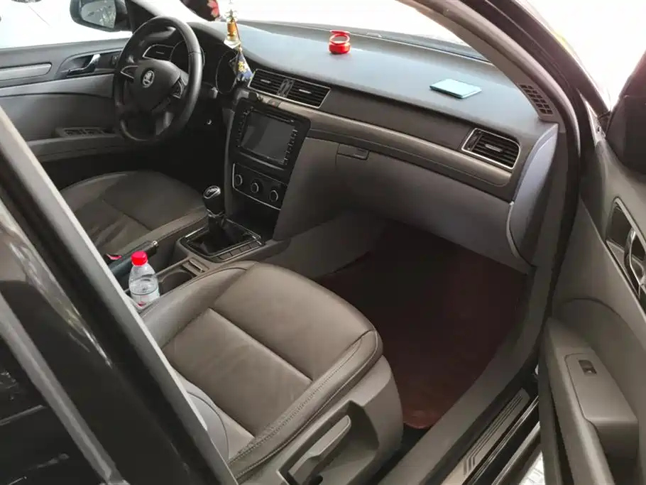 SKODA SUPERB 2013
