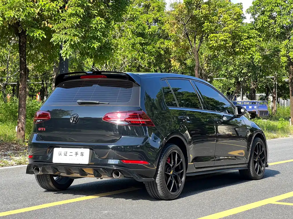 VOLKSWAGEN GOLF 2017