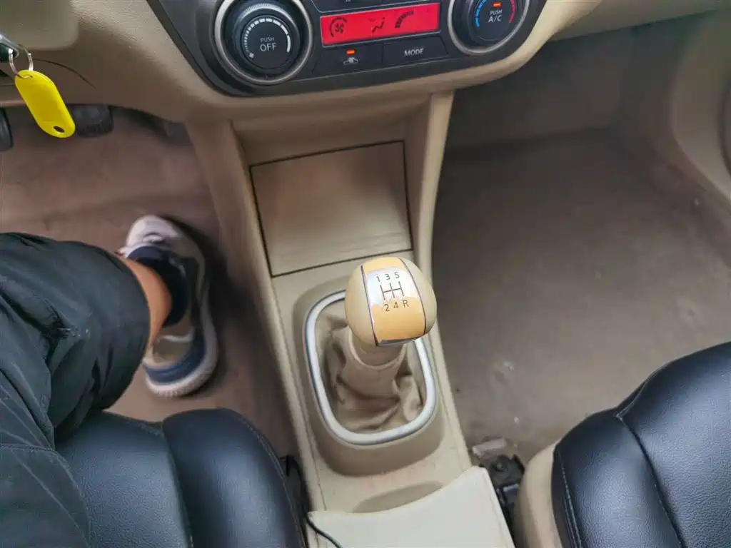 NISSAN SYLPHY 2018