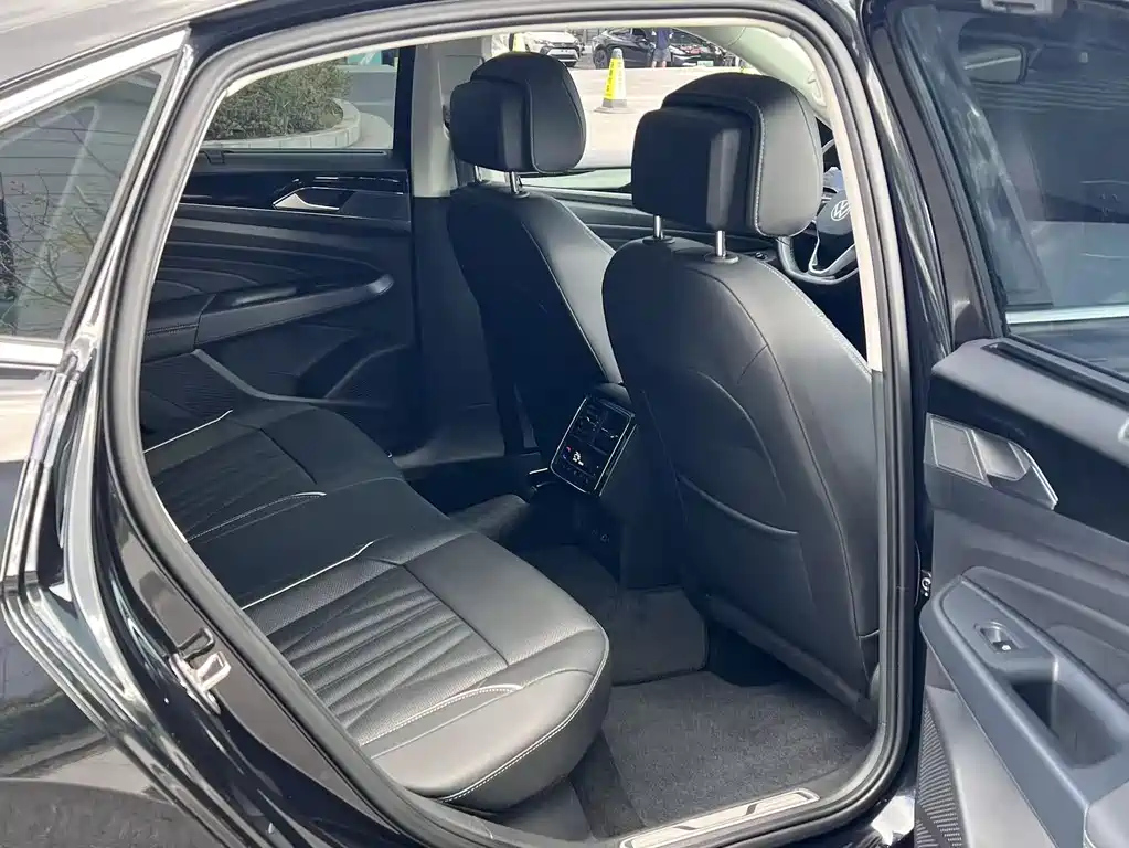 VOLKSWAGEN PASSAT 2022