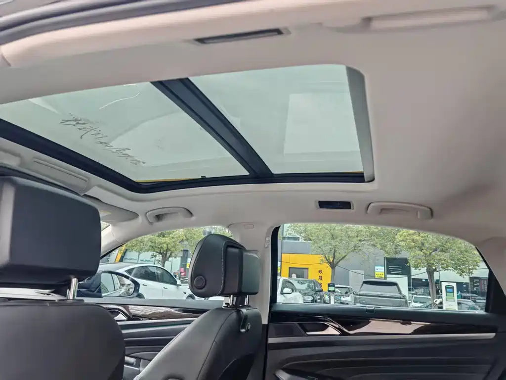 VOLKSWAGEN PASSAT 2024