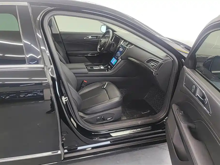 FORD TAURUS 2019