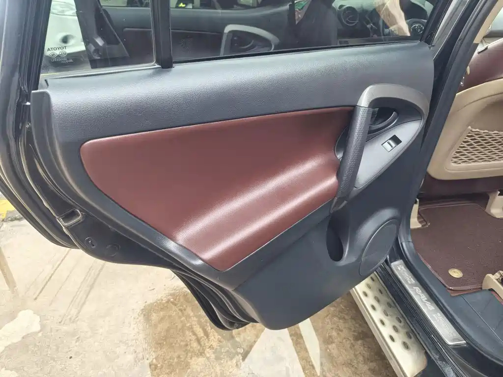 TOYOTA RAV4 RONGFANG 2013