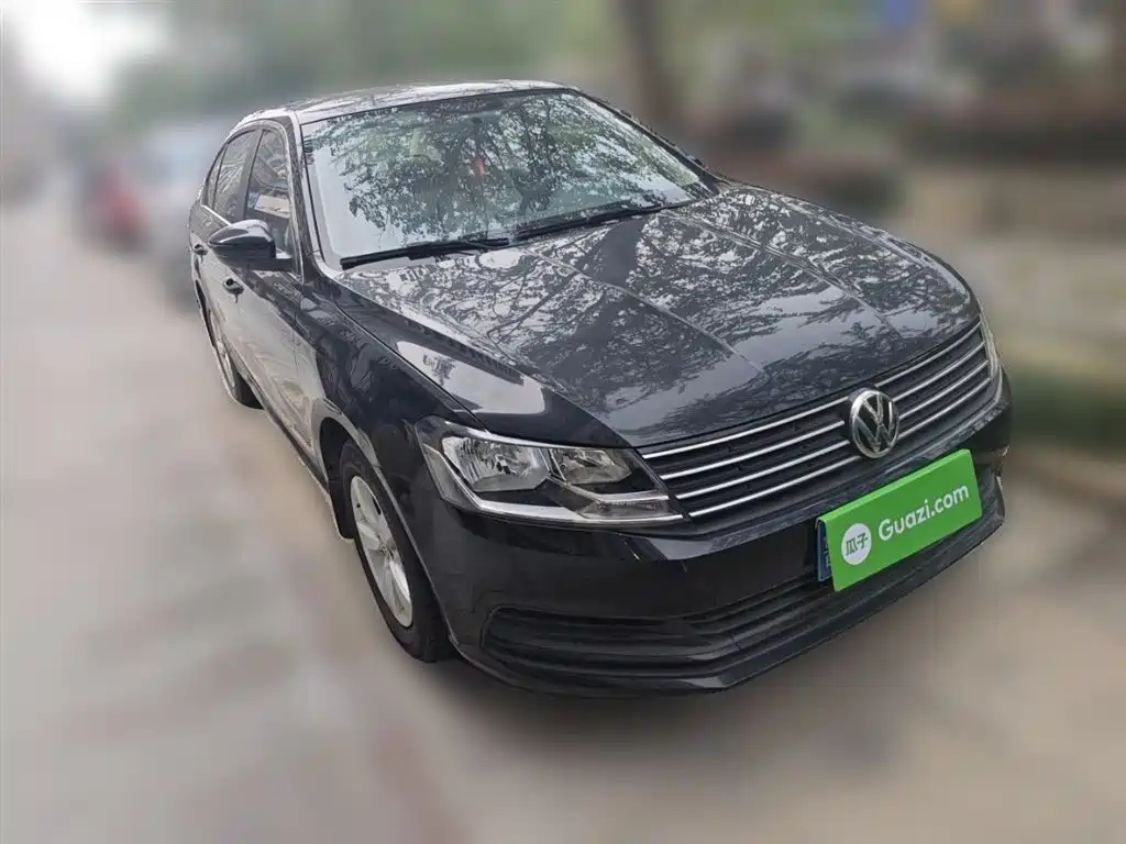 VOLKSWAGEN LAVIDA 2015