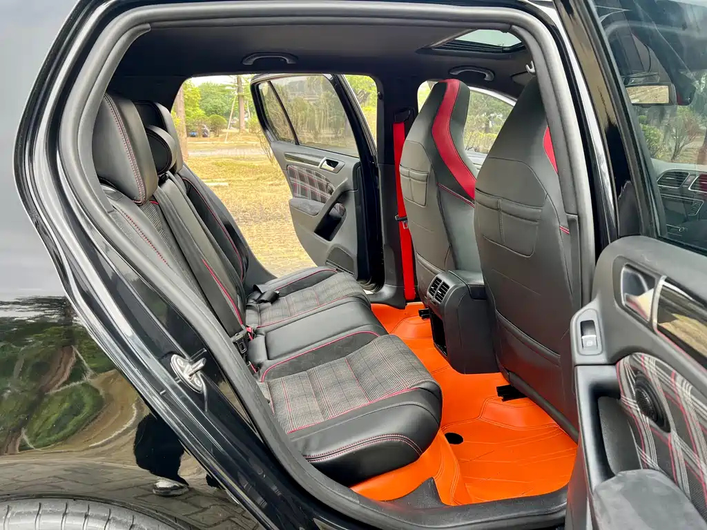 VOLKSWAGEN GOLF GTI 2011