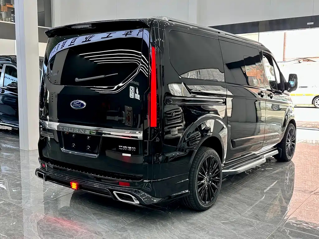 FORD TOUREO 2024