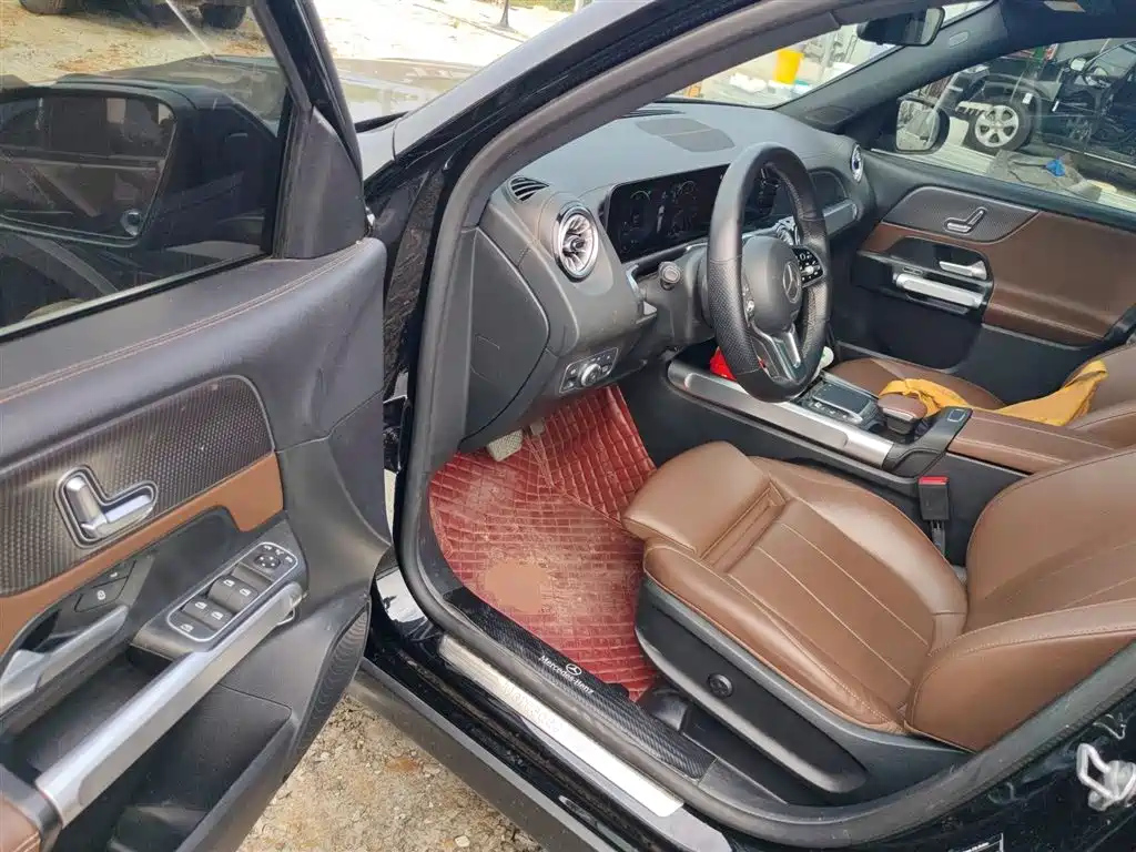 MERCEDES BENZ GLB 2023