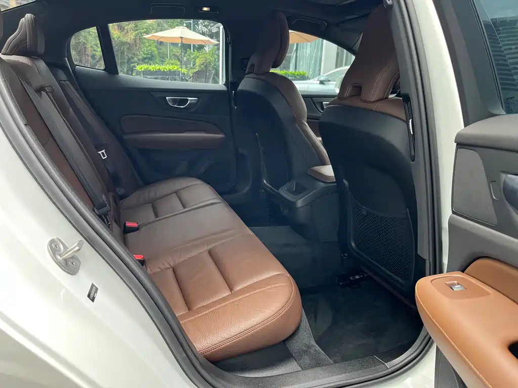 VOLVO S60 2024