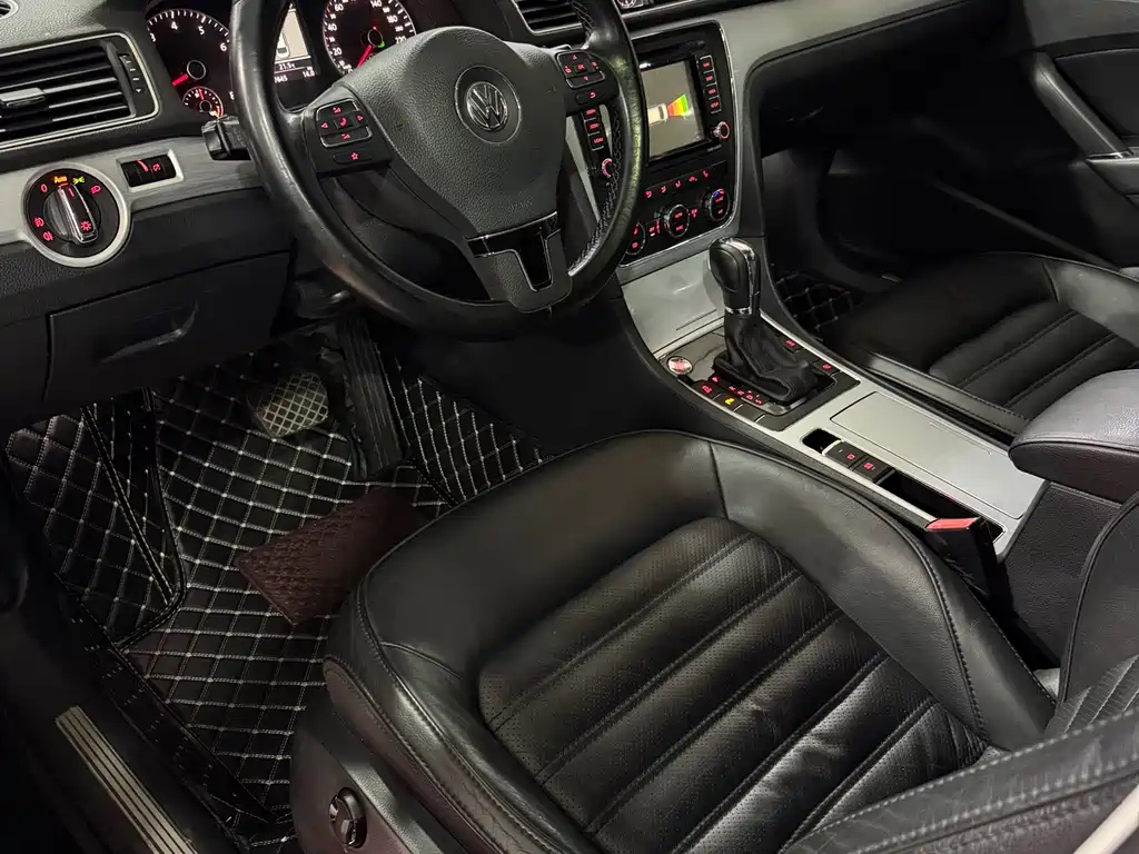 VOLKSWAGEN PASSAT 2015