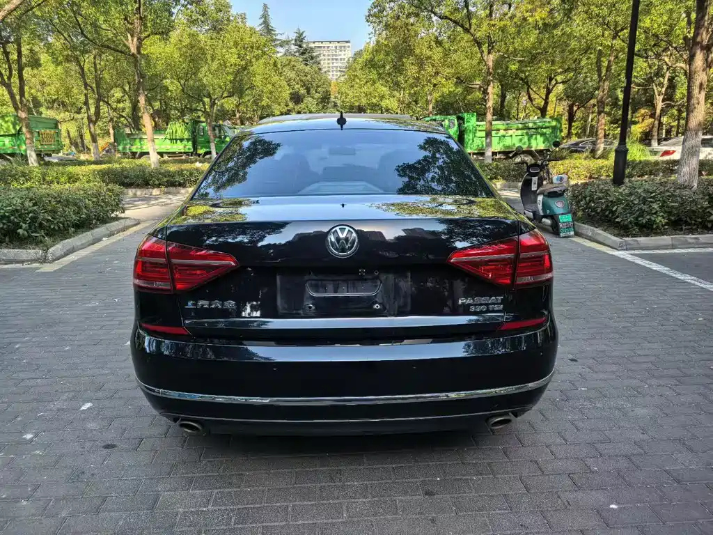 VOLKSWAGEN PASSAT 2018