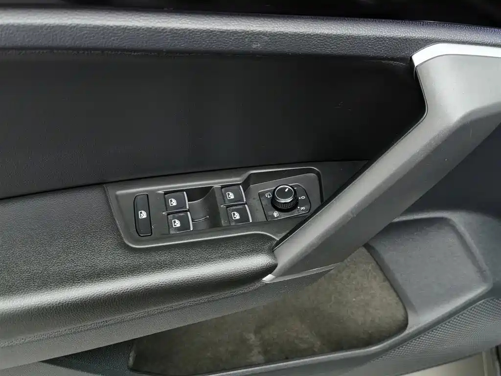 VOLKSWAGEN TAYRON 2019