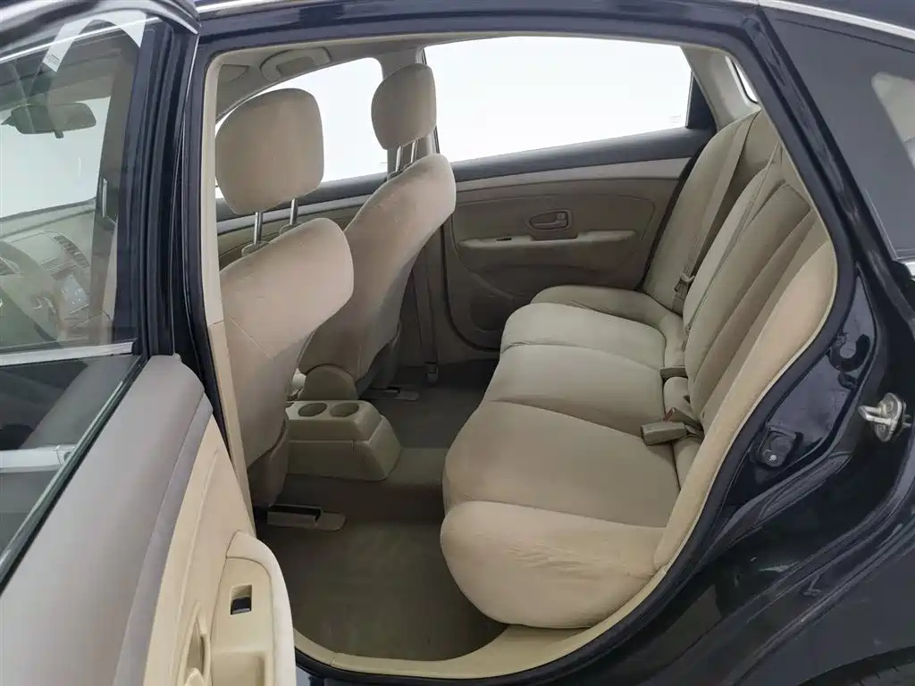 NISSAN SYLPHY 2012