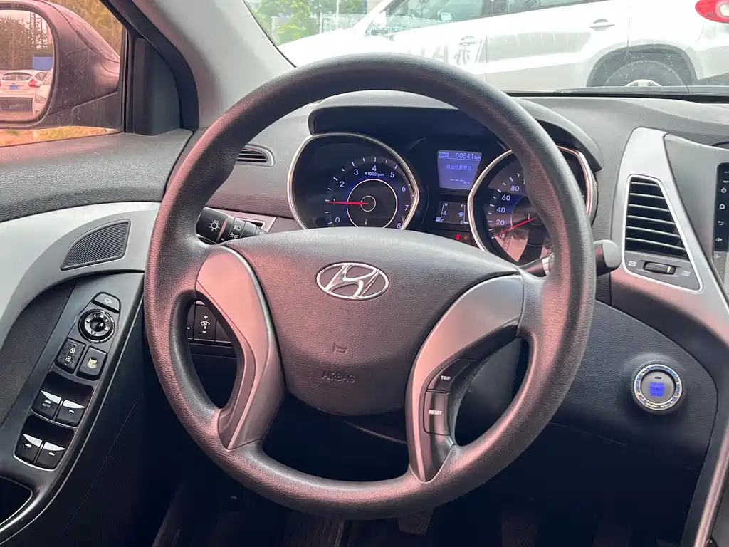 HYUNDAI ELANTRA 2015