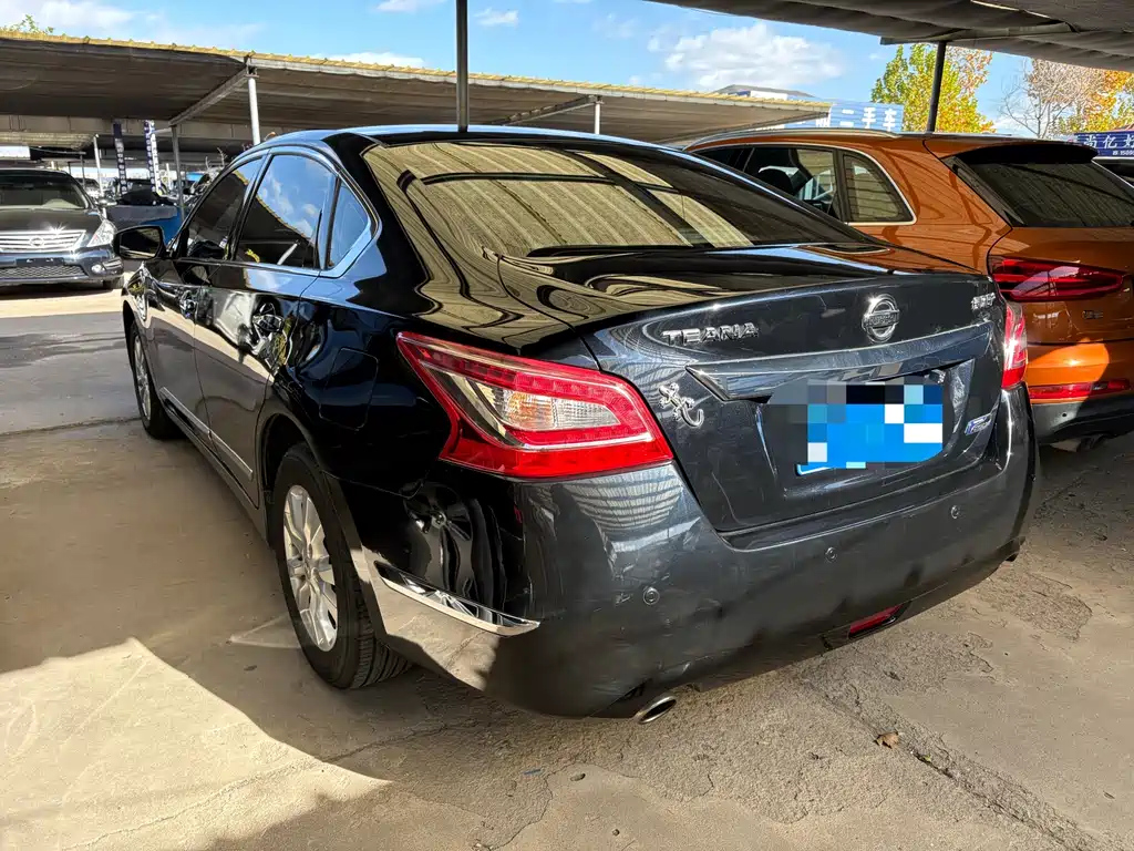 NISSAN TEANA 2015