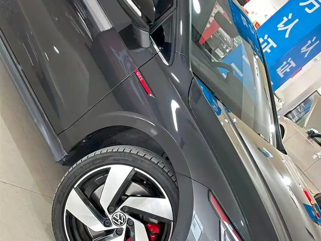 VOLKSWAGEN GOLF GTI 2024