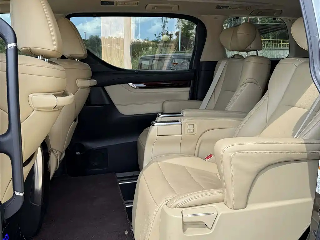 TOYOTA ALPHARD 2018