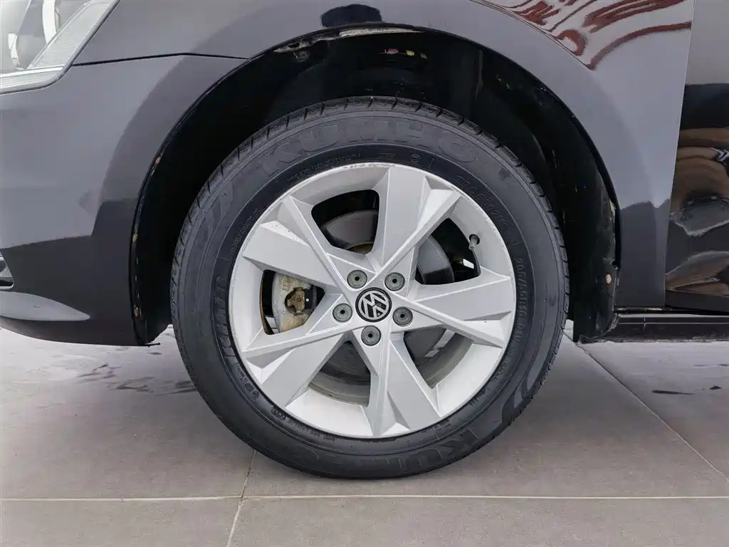 VOLKSWAGEN BORA 2013